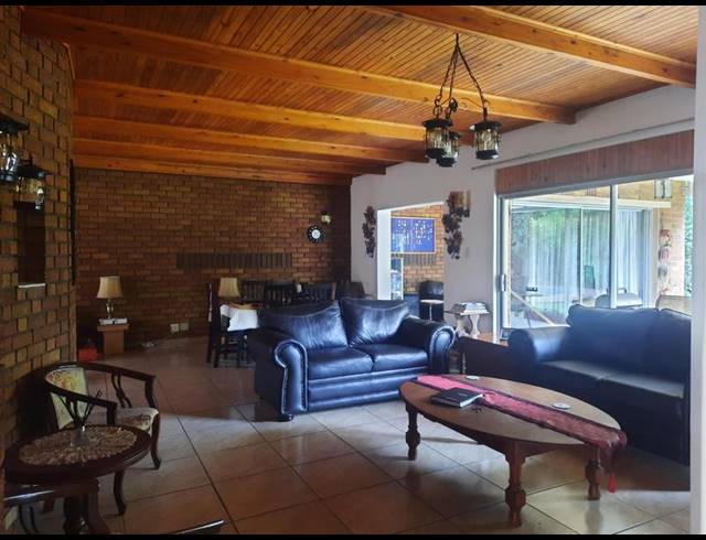 4 BEDROOM HOUSE FOR SALE IN VANDERBIJLPARK SE 2